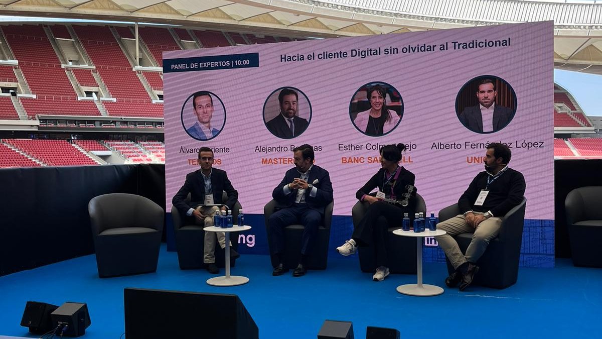 Mastercard España (@mastercardes) on Twitter photo Comienza la mesa llamada "Hacia el cliente digital sin olvidar al tradicional" del #RevolutionBanking2023 en la que participarán <a href="/abanegas79/">Alex Banegas</a>, director de Desarrollo de Negocio de #Mastercard, junto a <a href="/BancoSabadell/">Banco Sabadell</a>, <a href="/UnicajaBanco/">Unicaja</a> y <a href="/Temenos/">Temenos</a> Comienza la mesa llamada "Hacia el cliente digital sin olvidar al tradicional" del #RevolutionBanking2023 en la que participarán <a href="/abanegas79/">Alex Banegas</a>, director de Desarrollo de Negocio de #Mastercard, junto a <a href="/BancoSabadell/">Banco Sabadell</a>, <a href="/UnicajaBanco/">Unicaja</a> y <a href="/Temenos/">Temenos</a>