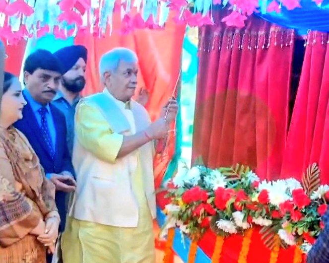 KashmirAhead's tweet photo. J&amp;K LG Shri @manojsinha_ inaugurated #Wayil bridge which connects Srinagar to Leh. First of its kind Truss Arch Bridge in district Ganderbal.  

#Kashmir #ManojSinha https://t.co/Dt2ug0RdP0