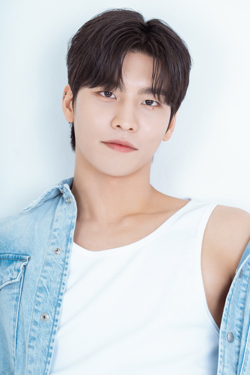 VannerOfficial's tweet photo. VANNER - NEW PROFILE #1

#VANNER #배너
#GON #곤 https://t.co/AMBuAKWrUS