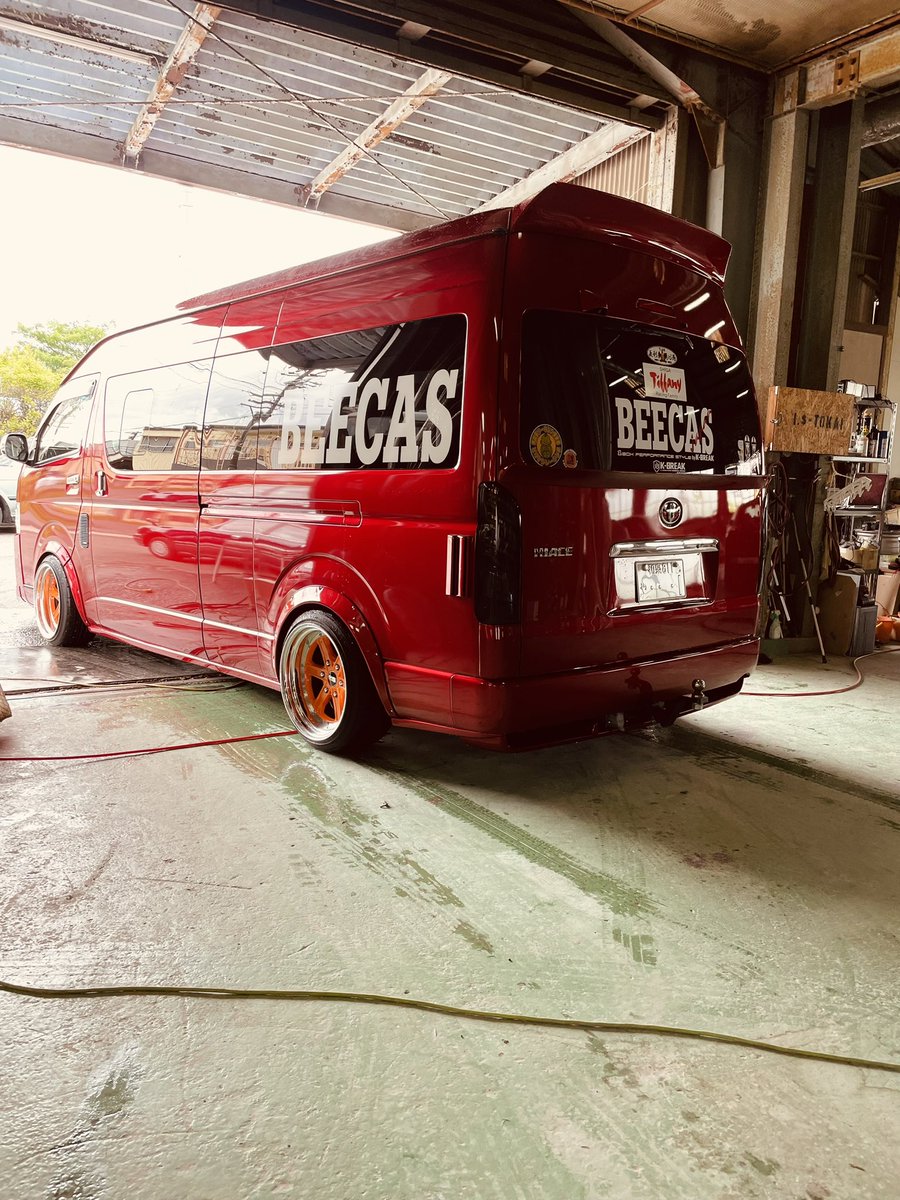 gxdream1's tweet photo. ハイエース右側面板金ボカシ塗装で完了❣️
#BEECAS
#ケーブレイク
#41V
#ハイエース https://t.co/OdNIrVkg0E