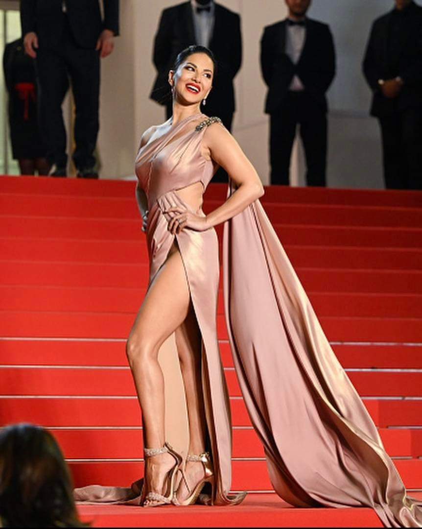 Sunny Leone's Cannes debut leaves everyone in awe of her red carpet prowess ✨💖

#LiveMint24 #bollywood #cannes #cannes2023 #SunnyLeone