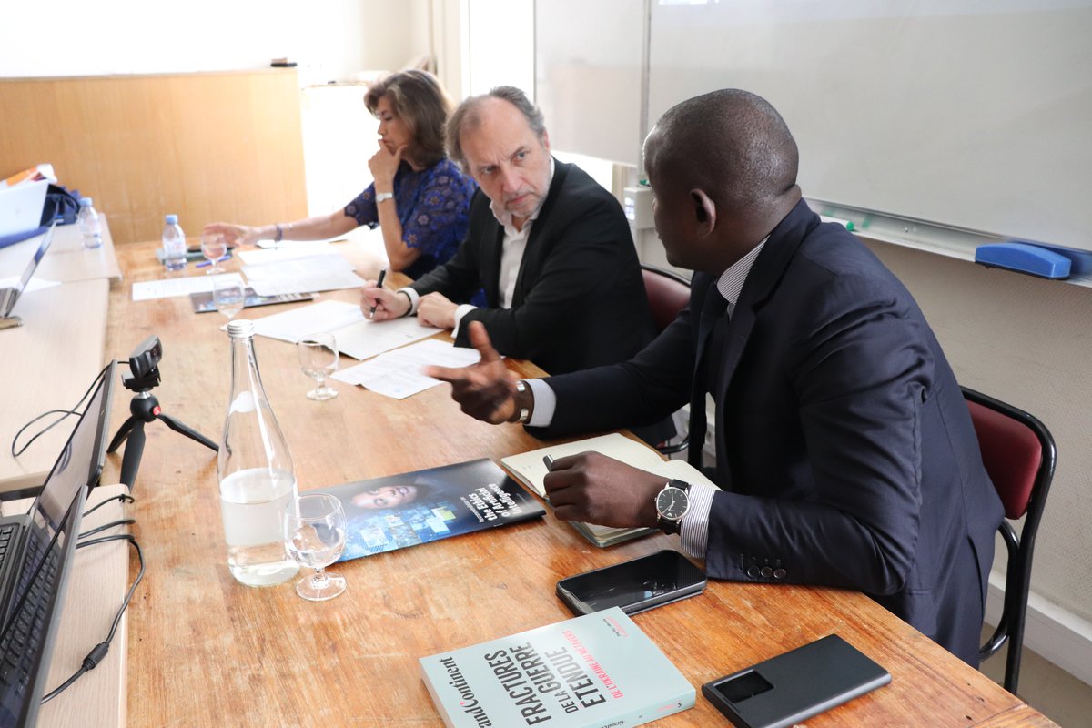 RamondPierre's tweet photo. Nous sommes en salle Histoire à l'@ENS_ULM pour la deuxième séance de notre séminaire @UNESCO_fr
et @GEG_org

Panel : François Candelon @gabramosp @Sarr_PapaAmadou @SalamHanan et @abenanav

Répondants : @victorstorchan @kakonubukpo
et Mariagrazia Squicciarini https://t.co/fimPt4CG0v
