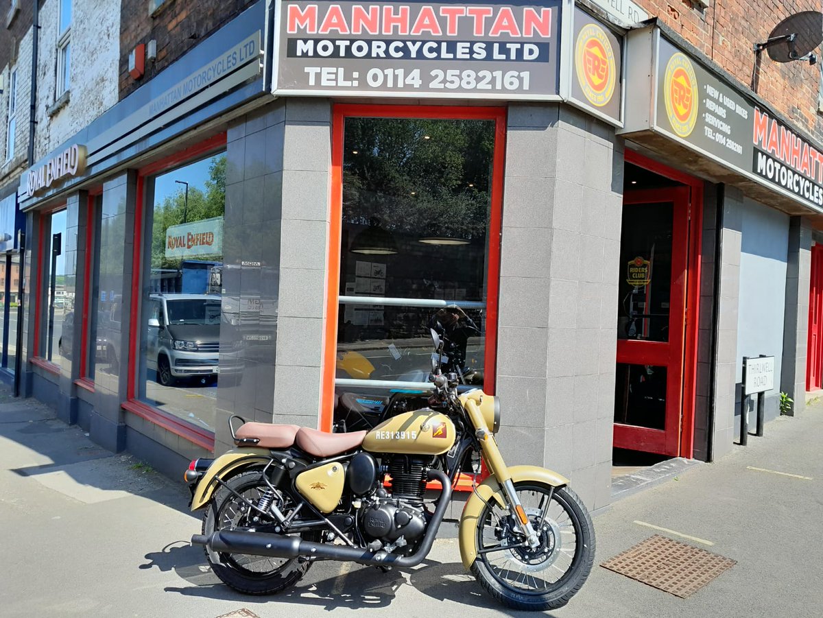 LtdManhattan's tweet photo. And now the new Royal Enfield Classic 350 Signals Desert Sand in the flesh.  Call down and check it out. 
#royalenfieldHimalayan #meteor650
#royalenfield #manhattanbikes #classic350 #Sheffield #heeley #yorkshire #royalenfield650 #350royalenfield #sheffieldissuper #motorcycles https://t.co/8ACLwevBp1