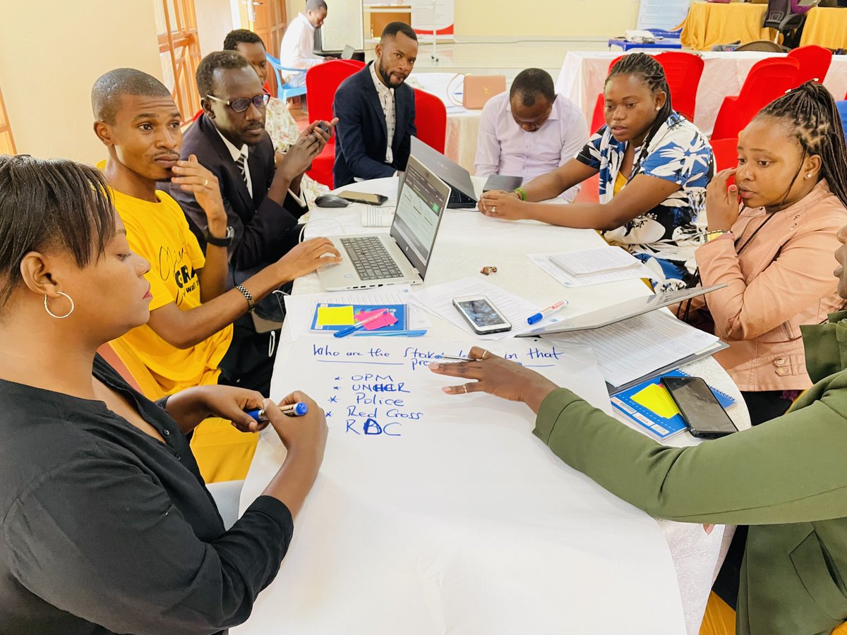 relonuganda's tweet photo. #Day3: @CKimbugwe from @refugeelawproj conducting the session on the Refugee Status Determination process under the Uganda Refugee Act policy. @hiltonfound @OxfaminUganda @OpenSociety  @IDiplomat @IntRefRights 
#RefugeeLedAdvocacyTraining
#RELONRLOsRightsTraining https://t.co/2cMESx7Lce