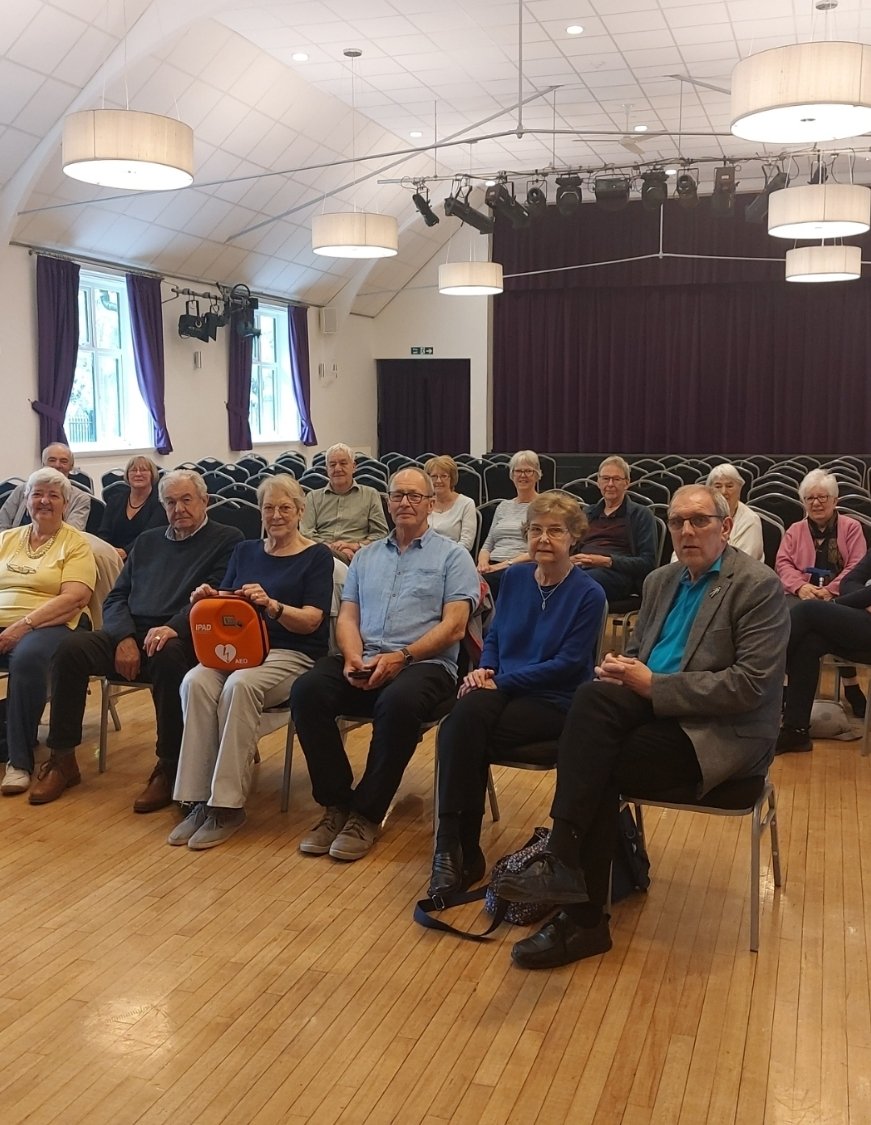 We're pleased to share the news that thanks to fundraising from the Hucknall and district U3A and a generous donation from an anonymous donor the John Godber Centre now has a defibrillator in the building. We give thanks to the kindness and generosity of those involved 💜