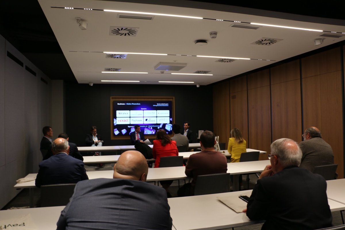 BusinessPlus_es's tweet photo. ¿En qué áreas financieras incidirá directamente la #IA? 

✔️Gestión de riesgos
✔️Gestión morosidad
✔️Pagos 

Seguimos en #VisionFinanciera 2023 
Madrid 

👉🏻Lorenzo Escobar.SEA&amp; PORTS GROUP 👉🏻Raúl Morales. ALCARAVAN ITV
👉🏻Rodrigo Santiuste Tortosa. Telecoming. https://t.co/yuhObqJ9AU