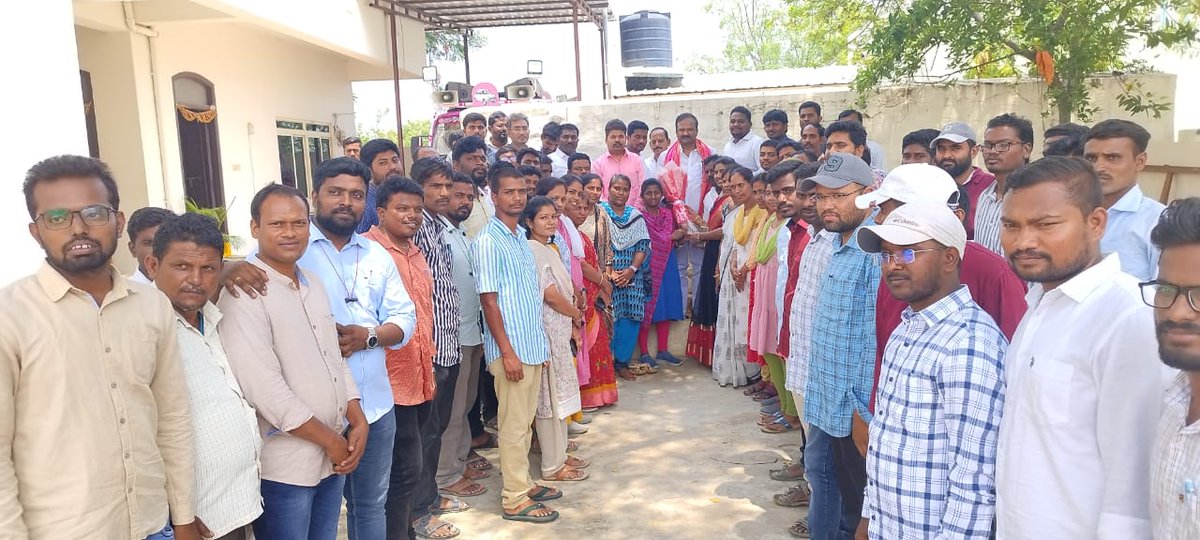AlaVenkateshwer's tweet photo. మహబూబ్నగర్ జిల్లా భూత్పూర్ మండలం అన్నసాగర్ గ్రామంలో గౌరవ ముఖ్యమంత్రి కేసీఆర్ గారు పంచాయతీ కార్యదర్శులు రెగ్యులరైజ్ చేసినందుకు గాను  ధన్యవాదాలు తెలప��ం జరిగింది https://t.co/qQVzDX5pfQ