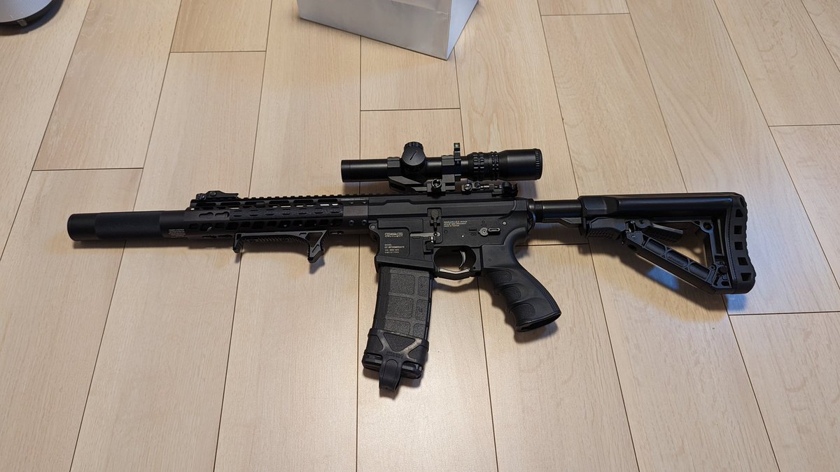cha_saba23's tweet photo. ランサータクティカルのショートm4マガジンええやん。
長い銃ほど似合うね。 https://t.co/b69JyEBryj