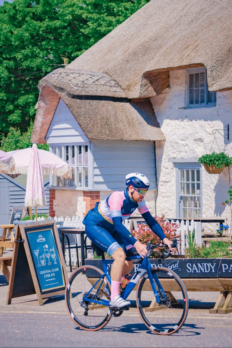 RidgeRacingCS's tweet photo. Great day on the Purbeck hills. @ukcyclingevents #JurassicClassic route.

Our 5th year riding in @RidgeRacingCS colours. An unbeatable feeling. 🙌

#whatmattersmost #riding4rog #ukcycling https://t.co/O5OconY54J