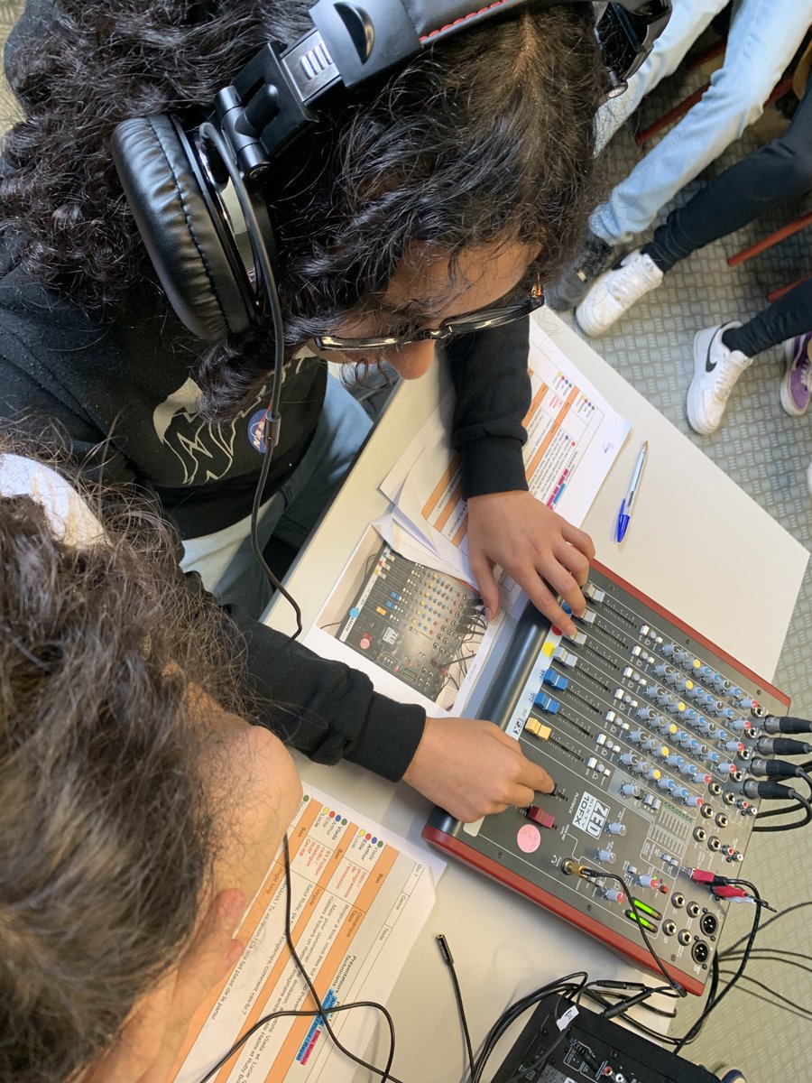 MediaPrevert's tweet photo. L'émission de radio @mediaprevert @EtLangue  réalisée en direct ce mardi 23 mai avec l'aide du @clemibordeaux est maintenant disponible en replay https://t.co/F9464OWBkP https://t.co/JnZRvjBOma