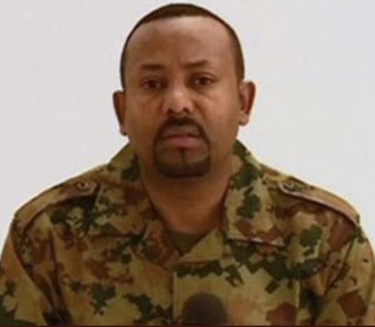 AbrarSuleiman's tweet photo. እኔ ብቻ ነኝ ጠ/ሚ አቢይ የኢትዮጵያ ህዝብ ወርቅ ሲያነጥፍለት ፋንድያ የመረጠ የመጀመሪያው እና ብቸኛው የኢትዮጵያ መሪ የሚመስለኝ?

ኧረ ጎበዝ፥
ጨቅላው ብርጭቆዎቹን ሰባብሮ ሳይጨርስ እናስቁመው!?

ደህና ዋሉ
#የሰው_ዘር_በሙሉ 
#ኢትዮጵያ #Ethiopia https://t.co/uCDPxoXeW4