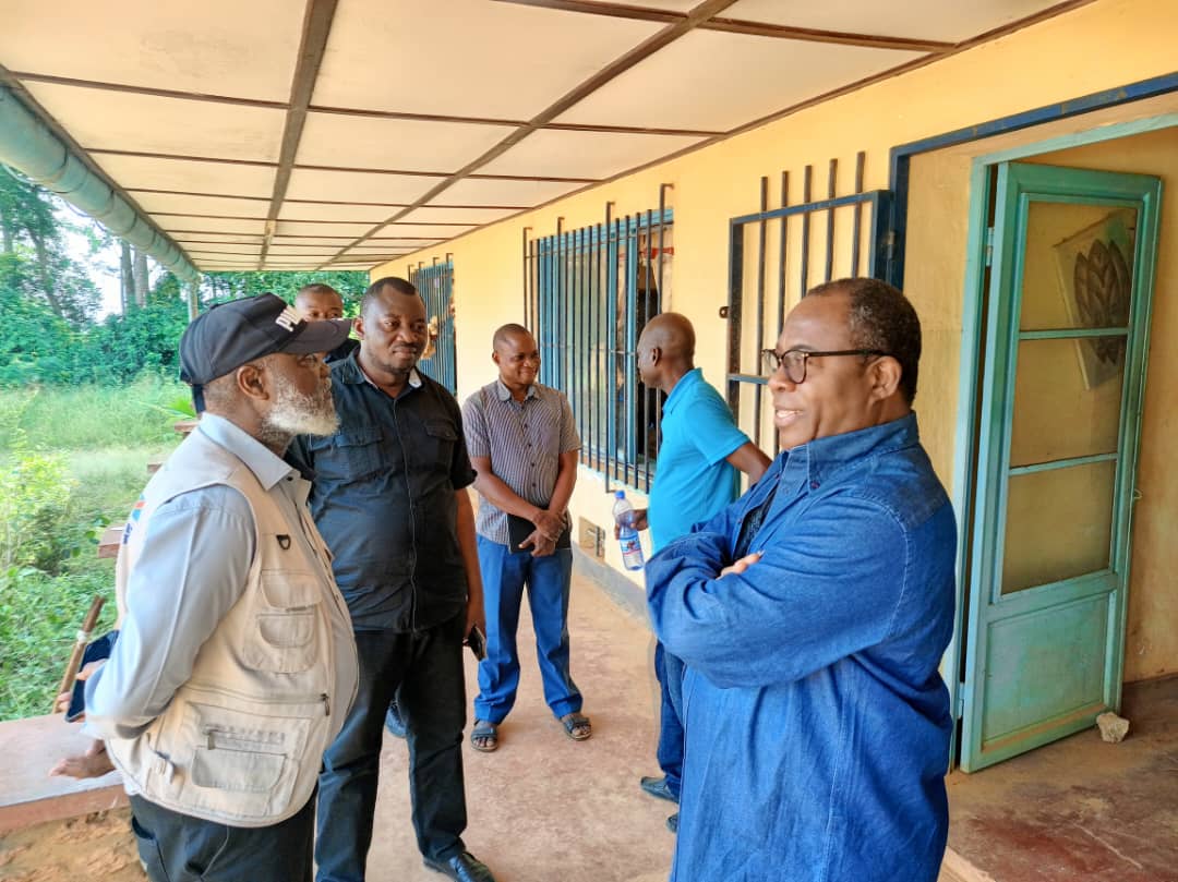 minagri_rdc's tweet photo. Le Secrétaire Général à l’Agriculture visite les sites identifiés pour la réalisation des spéculations agricoles avec les partenaires AMATHEON  AGRI HOLDING NV
https://t.co/Df2S6De6KU https://t.co/yj4I3kvLLd