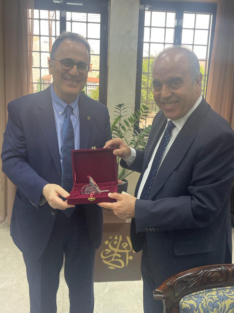 Very delighted to have met Jordanian Minister of Higher Education Prof. Azmi Mahafzah. There are great prospects to enhance cooperation between the ministry and <a href="/AUC/">AUC</a>, including online continuing education &amp; English language learning. <a href="/mohegovjo/">وزارة التعليم العالي والبحث العلمي الأردنية</a>