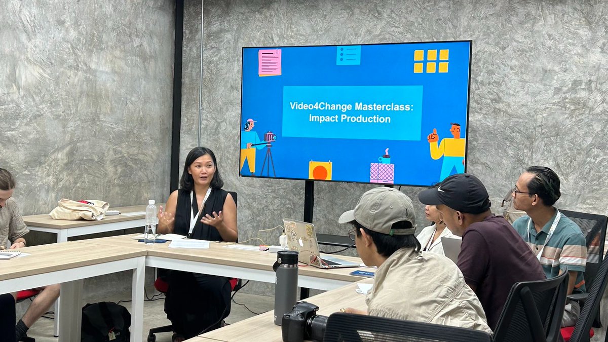 video4change's tweet photo. More highlights from the Video4Change Masterclass — Impact Production at #DRAPAC23 with @demie_dangla of @EngageMedia, Tika Pratiwi of @witnessorg and Sithen Sum of @sunflower_fo.
Photos by Eze Soh. #Video4Change https://t.co/5TBRcayjlx