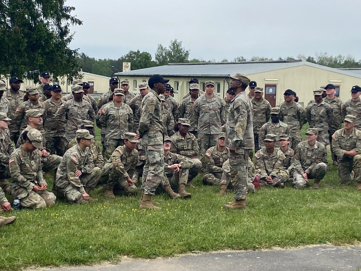 CSMMEDCOM's tweet image. It takes a team to invest in excellence! The cadre and support personnel for MEDCOM BLC are motivated and committed to raising the bar.
Army Medicine is Army Strong!
#Buildthem #Invest
