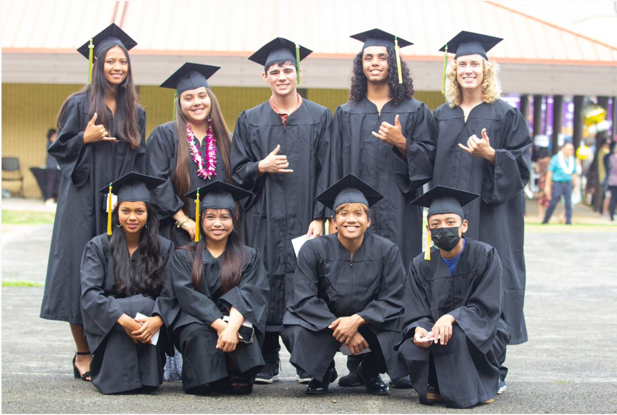 WaimeaHigh's tweet photo. 🌿🎓 Congratulations to these Waimea High School students who have earned their certificates in Hawaiian Botany from the University of Hawaii - Kauai Community College! 🎓🌿 https://t.co/ugwShWDr9k