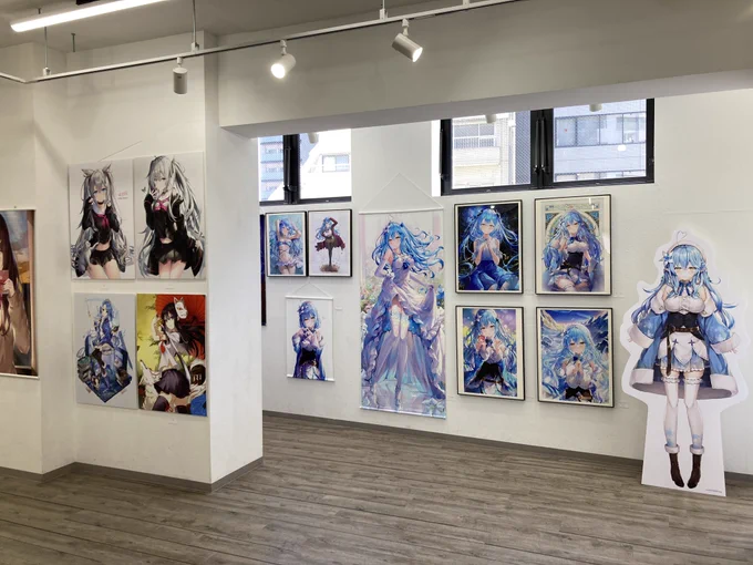 リンユウさんの個展も行ってきた!監修中のフィギュアもありました〜。イラストとフィギュアが同時に展示されてると、色をどこ拾ってどこをカットしたのかわかりやすくて参考になる。