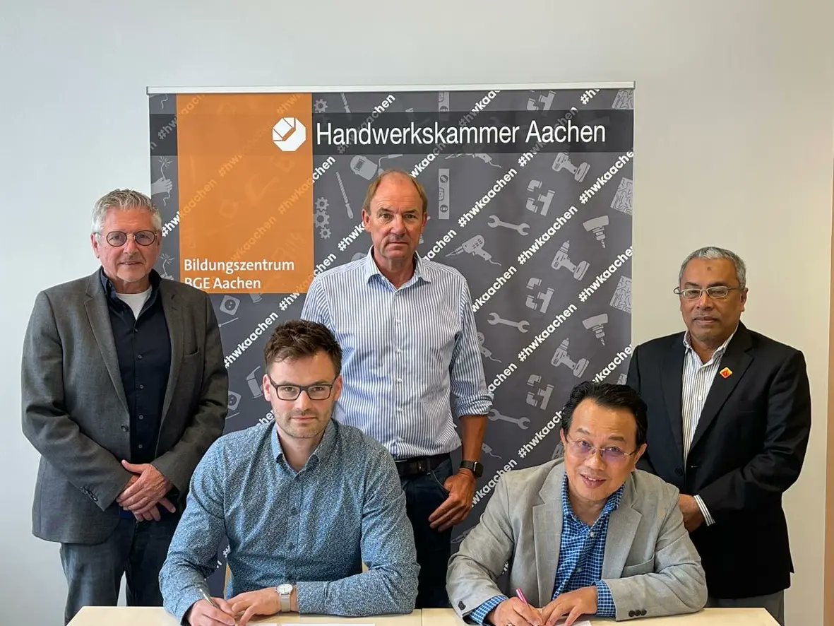 FMSDC_Official's tweet image. Signing of Memorandum of Understanding (MoU) Between Federation of Malaysian Skills Development Centres (FMSDC) and HWK Aachen, Germany on 25th May 2023.

#technologicaltransformation
#tvet