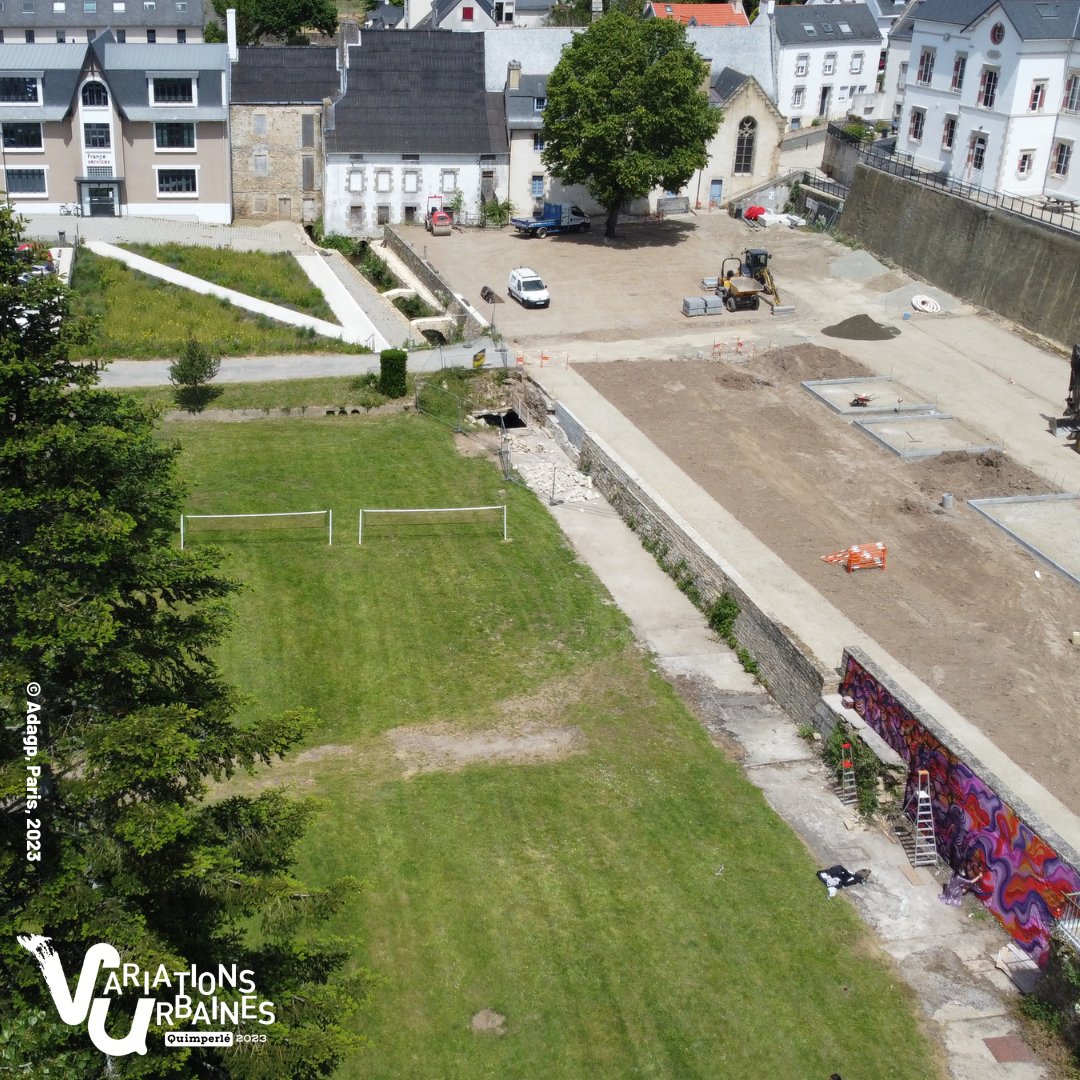 QuimperleVille's tweet photo. 📷L'artiste peintre muraliste Yoldie a réalisé une fresque pour le parcours artistique #VariationsUrbaines de la Ville de #Quimperlé.
🥂 En fin de journée, un rdv convivial a permis à chacun de rencontrer l'artiste.
#ArtUrbain #StreetArt
➕d'infos https://t.co/IPqksy6V5H https://t.co/85NUpEMbX7