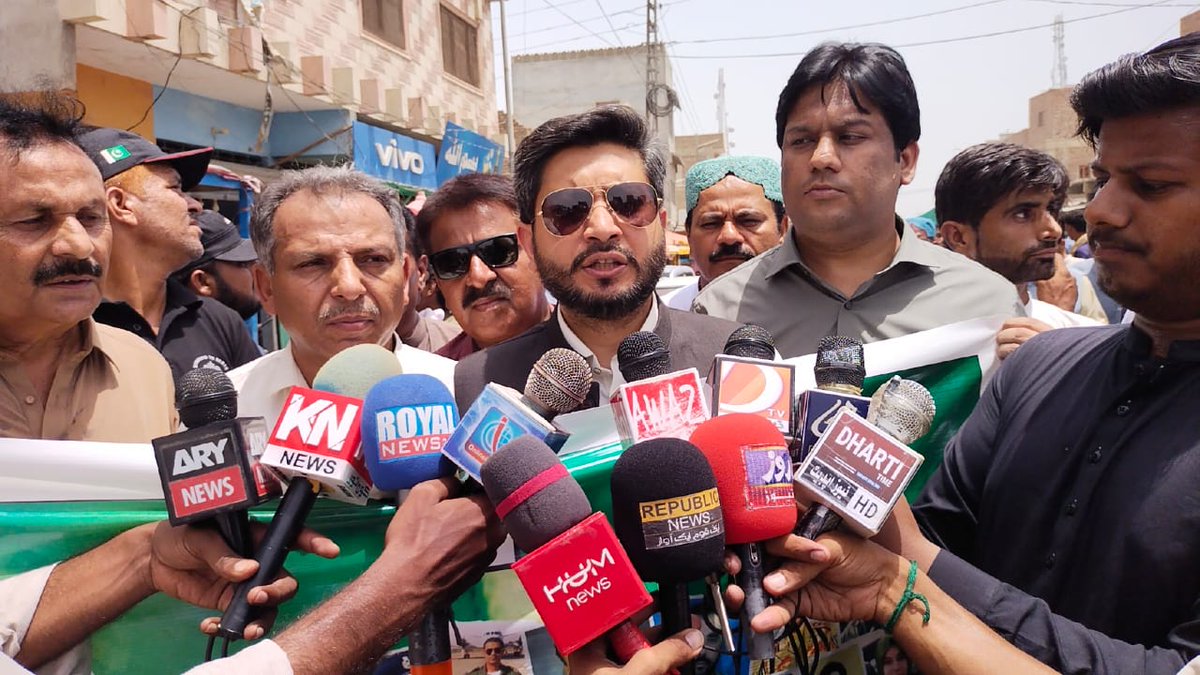 DCMatiari2K5's tweet photo. "يوم تکریم شہدائے پاکستان" کے سلسلے مین ضلع مٹیاری میں بھی ریلیاں منعقد کرکے وطن عزیز پر جان نچھاور کرنے والے عظیم پاک فوج کے عظیم سپوتوں کوزبردست خراج عقیدت اور پیش کیا گیا گیا. ڈپٹی کمشنر  سید جواد مظفر نے تعلقہ ہسپتال سے مٹیاری پریس کلب تک ریلی کی سربراہی کی
#Youm_E_Takreem https://t.co/h8614RnmKQ