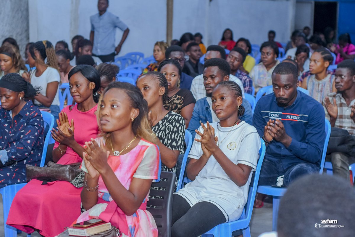 LaCompassionLCR's tweet photo. SEMAINE DE LA FAMILLE [SEFAM] | JOUR 2

Orateur : Pasteur JUD'ELIE KINGOMBE 

Thème : La famille face à l'argent 

S/thème : Les Jeunes face à l'argent 

#LaCompassionRighini #LCR #Semainedelafamille #Sefam https://t.co/pjHuZKzYyt