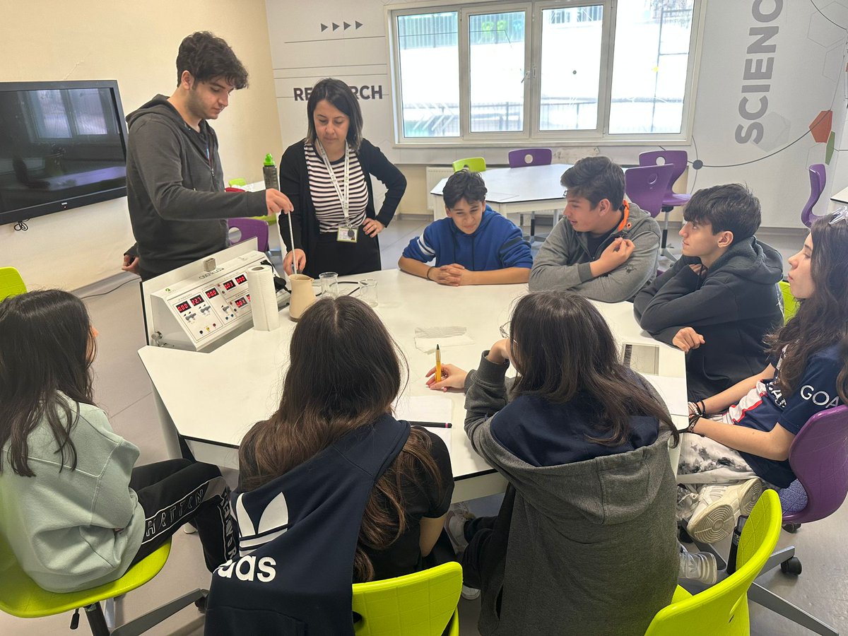 melysafrt's tweet photo. Halkalı Atakent Doğa Koleji 8.sınıf öğrencilerimiz,DoğaLLise ile "Lisede  Bir Gün" geçirip liseli olmanın keyfini çıkardılar.@fserkanbalci @isilyaylacan @Azrafraarzu1 @binici_yesim https://t.co/l8dn46dh5z