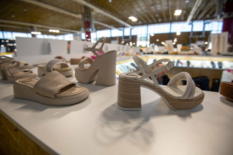 El calzado lanza su campaña para el relevo generacional: a la búsqueda de operarios de 16 a 24 años
catedradelcalzado.umh.es/2023/05/25/el-…