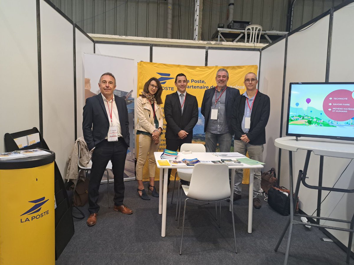LPNews_OCC's tweet photo. Le @GroupeLaPoste est en place au 1er salon des maires, des élus locaux et des décideurs publics des #HautesPyrénées au Parc des Expos de #Tarbes pour présenter les offres numériques, bancaires et de #Proximité du Groupe #LaPoste pour les collectivités.
#AMF65 https://t.co/ZCh5OEF2pM