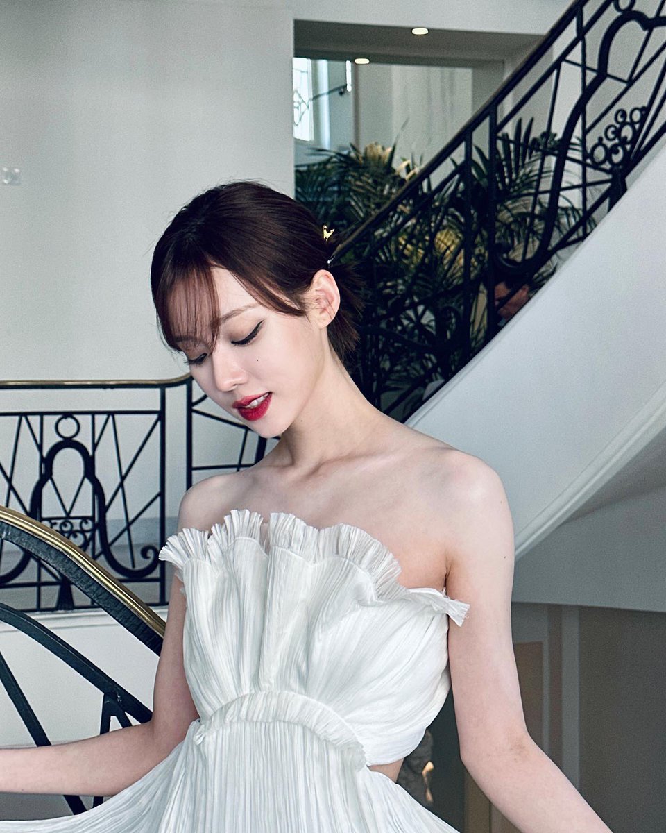 fyuromi's tweet photo. น้องหนาวชีเล่นเกมละ สวยเว่อเกินไปมาก สวยจนไอจีไม่แจ้งเตือนเพราะกลัวพวกมัมหมีตายโหง 😭 https://t.co/gLCHbcdn3D