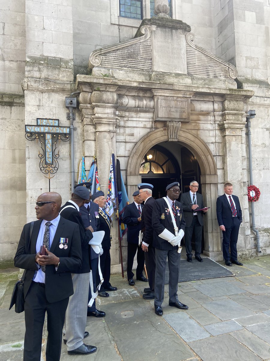 AntoineSpeaker's tweet photo. 96-year-old RAF Flight Sergeant Peter Brown, died alone. 
But a viral campaign led to finding his family and a funeral fit for a World War Two veteran. 
Watch tonight on @itvlondon to see my report 
Please retweet to honour his service #windrush https://t.co/RTWxCvHZRC
