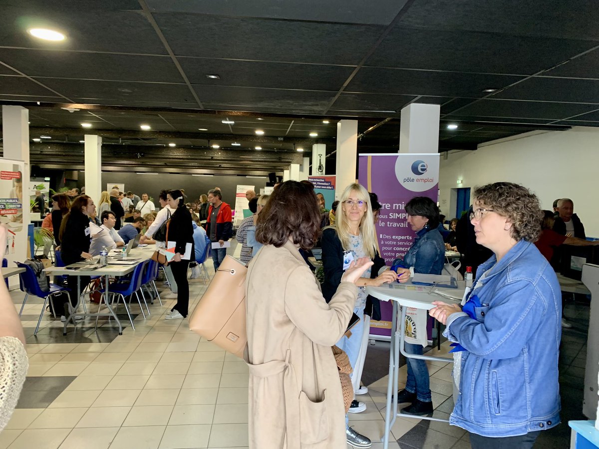 C est parti ! Plus de  150 personnes déjà présentes,   venues  à la rencontre des partenaires, prestataires, associations, employeurs. Merci à Monsieur le député <a href="/pdharreville/">Pierre Dharréville</a> pour sa présence sur cet événement.