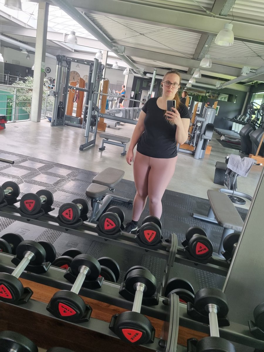 Jetzt wo ich wieder fit bin wird weiter durchgestartet. Ein bisschen die Muskeln brennen lassen! #gym