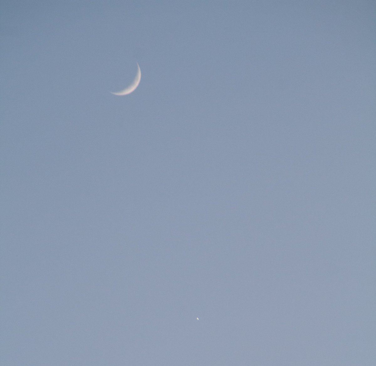 bclov1's tweet photo. Lune et Vénus en conjonction le 23 mai 2023.
Canon EOS 1000D, 1/200, f8 et 400 ISO
Moon and Venus in conjunction on 23 may 2023.
Canon EOS 1000D, 1/200, f8 and ISO 400
#blancmesnil #astronomie #astronomy #astrophotographie #astrophotography #lune #moon #venus #conjonction https://t.co/Bh7CduzPV8