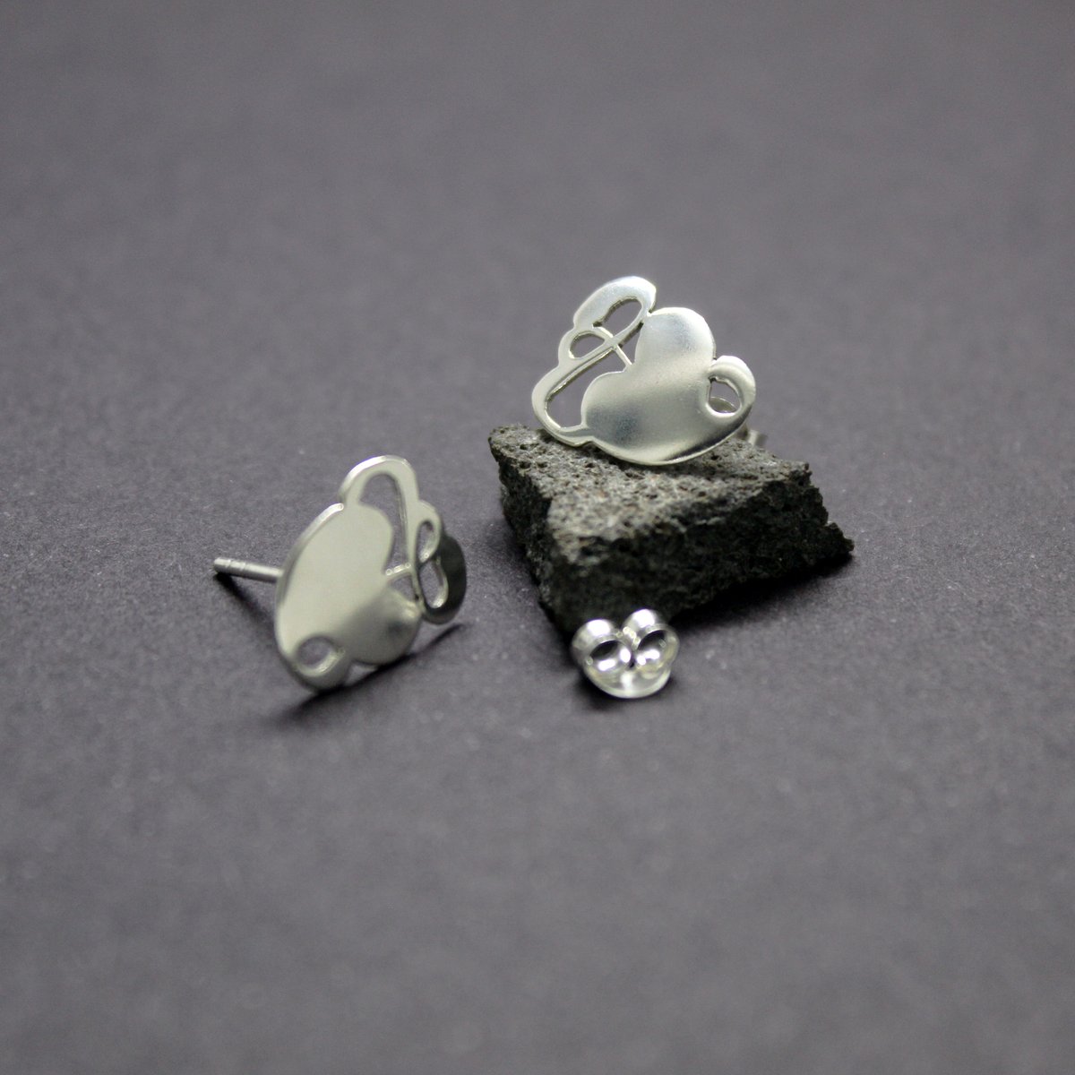 📣 NUEVA PIEZA ‼

📝 Si te apasiona la escritura, #pendientes hedera distinguens en #plata925

bit.ly/3BSURSC

#joyeríaartesanal #hechoamano #envíogratis #earrings #hederadistinguens #epigrafía #escritura