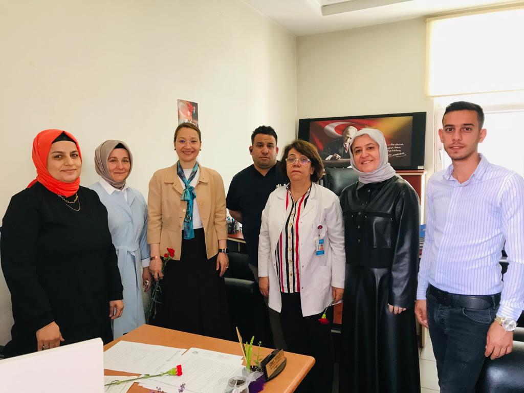 PartiSahinbey's tweet photo. Milletvekilimiz Sn.@deryabakbak27 ve @sahinbeybel bşk.yrd. @cumaguzel27, kadın kolları başkanımız @Ylmazkran17 Yönetim Kurulu üyelerimiz kadın kollarımız, Gençlik Kollarımız, ile birlikte Şahinbey Ağız ve Diş sağlığı merkezini ziyaret ettiler.
@erkankandemir 
@abdulhamitgul https://t.co/FyXmS3UILC