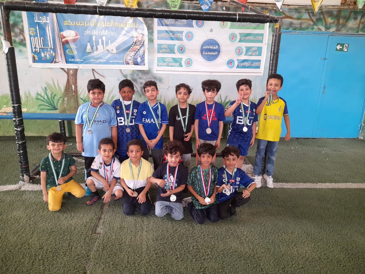 rowadalttarbiah's tweet photo. الحمد لله... حصول ا��فصل على المركز 🥈🏆🌹🎗️الثاني....🏆🥈 والحصول على الميدالية الفضية  في الدوري المدرسي لكرة القدم🏆🏆🎗️🎗️🥈🥈🥈🥈 https://t.co/d4j5et7Yan