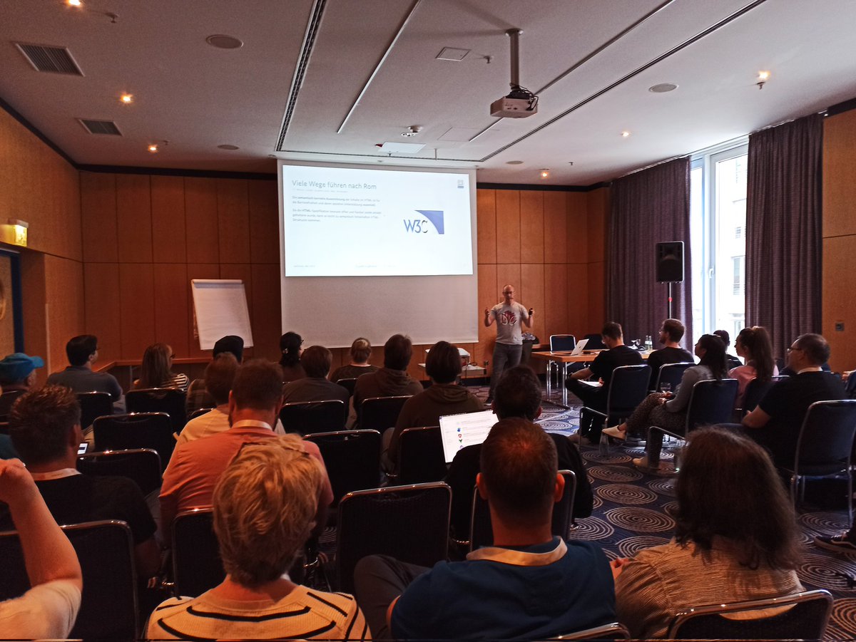 Impressionen von den Vorträgen von <a href="/RoneyUnterwegs/">Roney unterwegs 💙💛</a> über Community Management für eine nachhaltige Kundenbindung und <a href="/martinoppitz/">Martin</a> mit #KoliBri - einer barrierefreien und gestaltbaren Web Component-Bibliothek.

#webinale #communitymamagememt #barrierefreiheit #accessibility