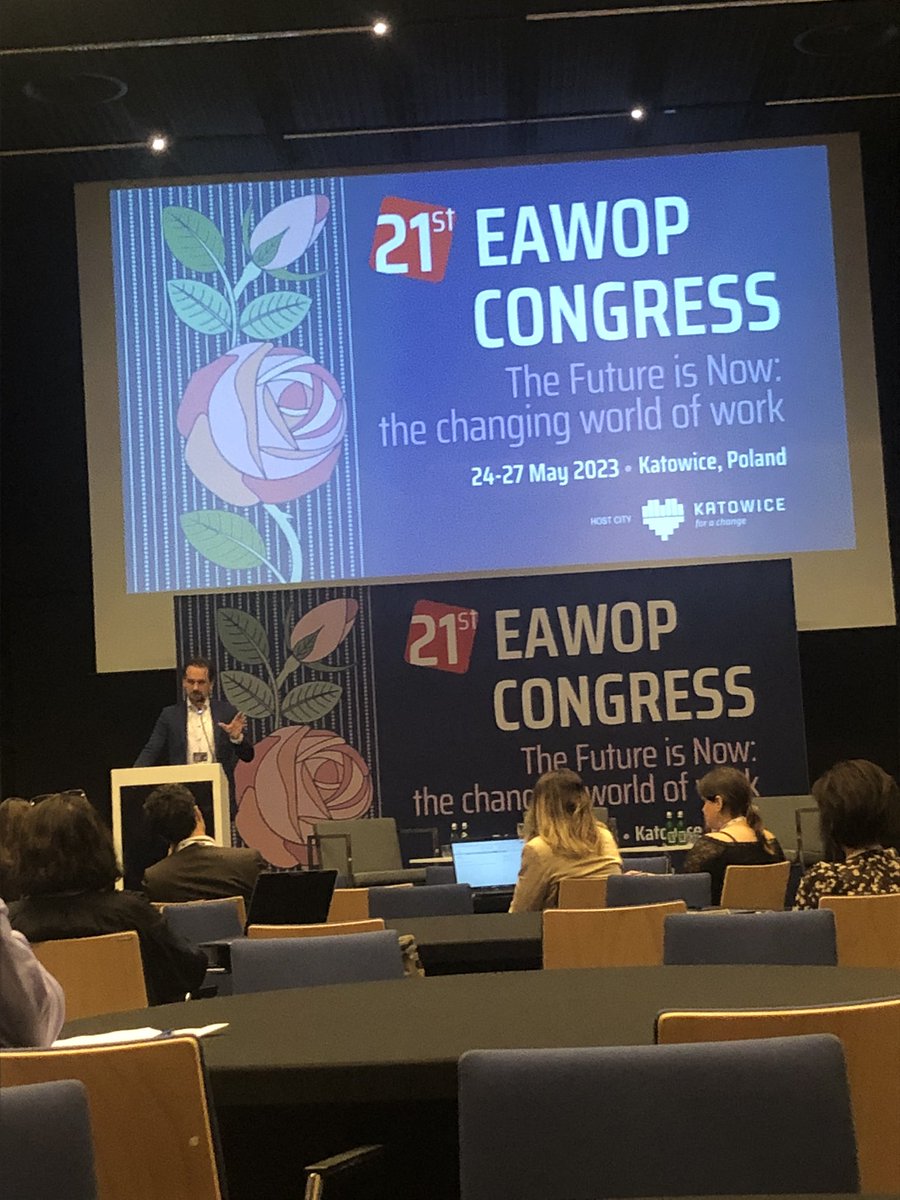 Great start to #EAWOPCongress this morning with a symposium on all things career transitions, with @Jos__A as the discussant.