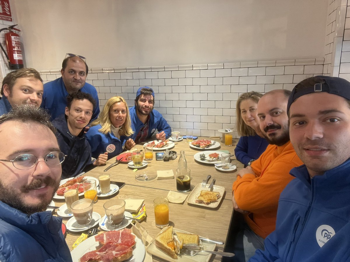 🔵Madrugando junto a los jóvenes de <a href="/nnggalcobendas/">NNGG Alcobendas 🇪🇸</a> para seguir explicando a los vecinos de #Alcobendas nuestro programa.

#GanaAlcobendas