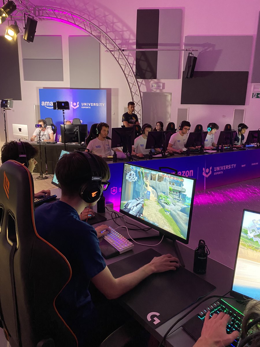 UniEsportsIT's tweet photo. 🔥 È appena cominciato il day 2 delle finali dell’Amazon UNIVERSITY Esports!

👀 Siamo pronti a scoprire i campioni nazionali di @itVALORANT 

👉 Segui la sfida in diretta  https://t.co/kEoIZ34I63 https://t.co/daxZnObaje