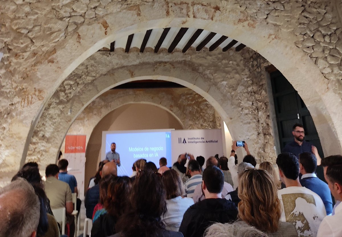 Encarpe01's tweet image. Hoy en @TorreJuanaOST evento #SommosConnecta. Interesante ponencia sobre el impacto de la inteligencia artificial en los modelos de negocio  #InteligenciaArtificial gracias a @iia_es  @ceeielche