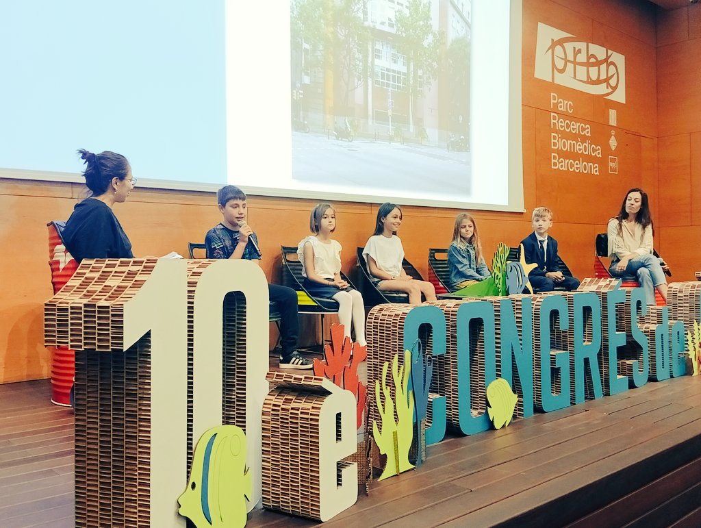 CongresCiencia's tweet photo. Barcelona acabarà sota el mar? Desitgem que els infants de l' @escolataborbcn ens diguin que no! @ppaucr #DianaLuzJuarez @dramitocondria @consorciedubcn @the_prbb @CrpEixample #10cciencia https://t.co/QMLeUrfRWU