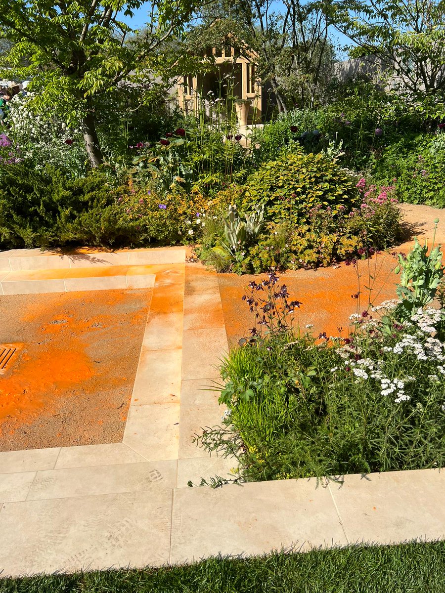 Protesters from @JustStop_Oil at #RHSChelseaFlowerShow have covered @HerveyBrookes @brewindolphin Show Garden with orange paint.... @BBCNews @itvnews @guardian @DailyMailUK