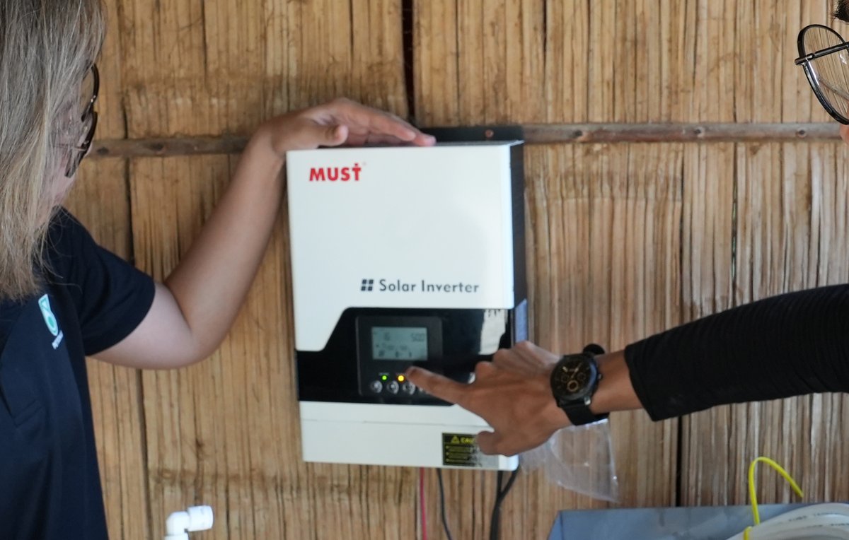 Petronas's tweet photo. Clean water is not a luxury - it's a basic human right. With PETRONAS Uplifting Lives, we are making it a reality for the Orang Asli, by providing solar and lighting, clean water and education until 2030​.

#PETRONAS #PassionateAboutProgress #Sustainability #UpliftingLives https://t.co/8PjYbxWOJ0