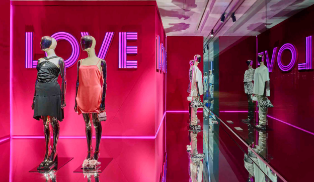 In this week's exclusive, Christine Montard has gathered department stores’ latest rendition of shop windows from around the world for the Spring-Summer season.

Explore the full report here: iads.org/web/iads/6545-…