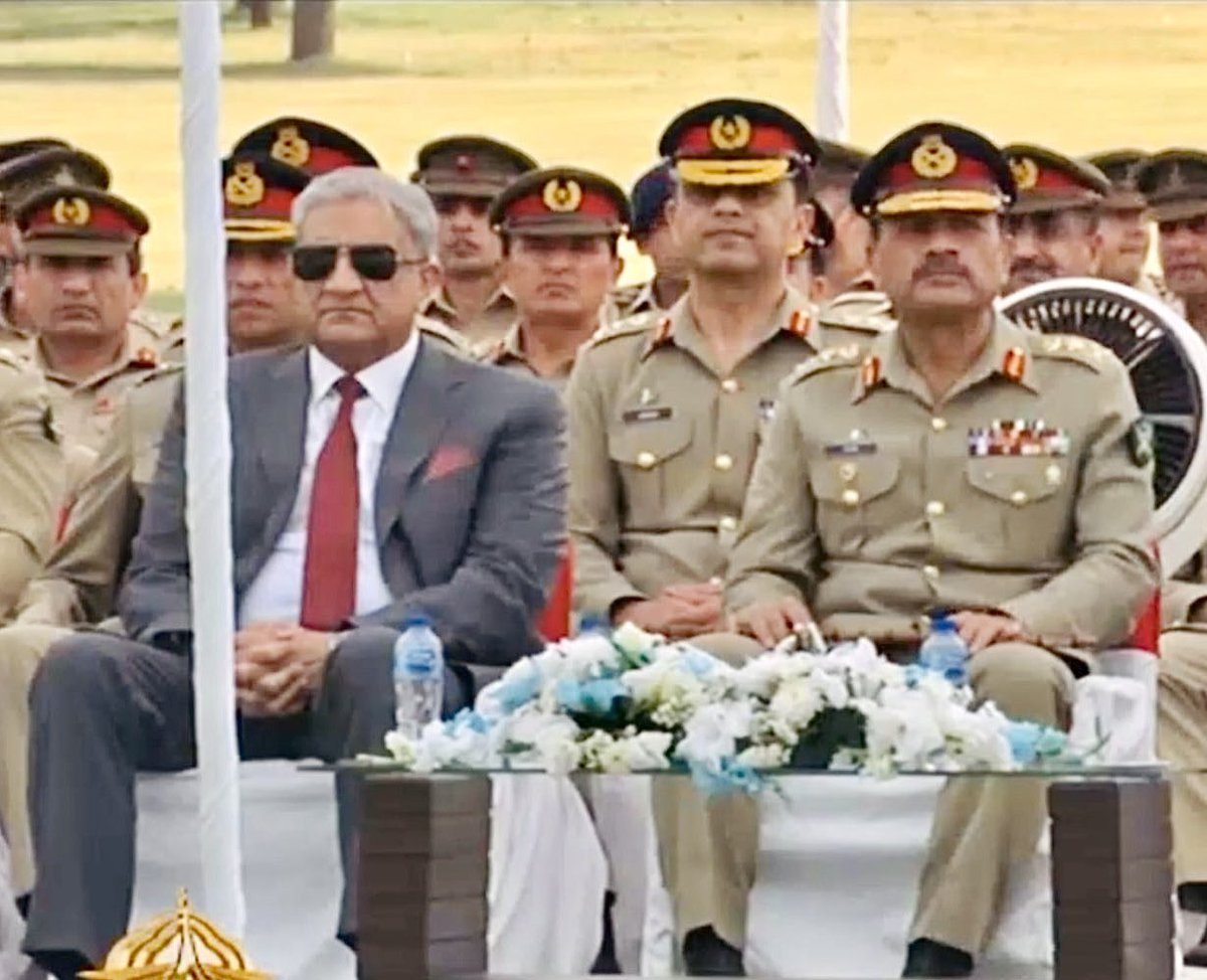 #Youm_E_Takreem ceremony was held in honour of the Nation’s Martyrs at the General Headquarters today.

The Chief of Army Staff of the Pakistan Army, General Syed Asim Munir, attended alongside the Former COAS, General (R) Qamar Javed Bajwa.