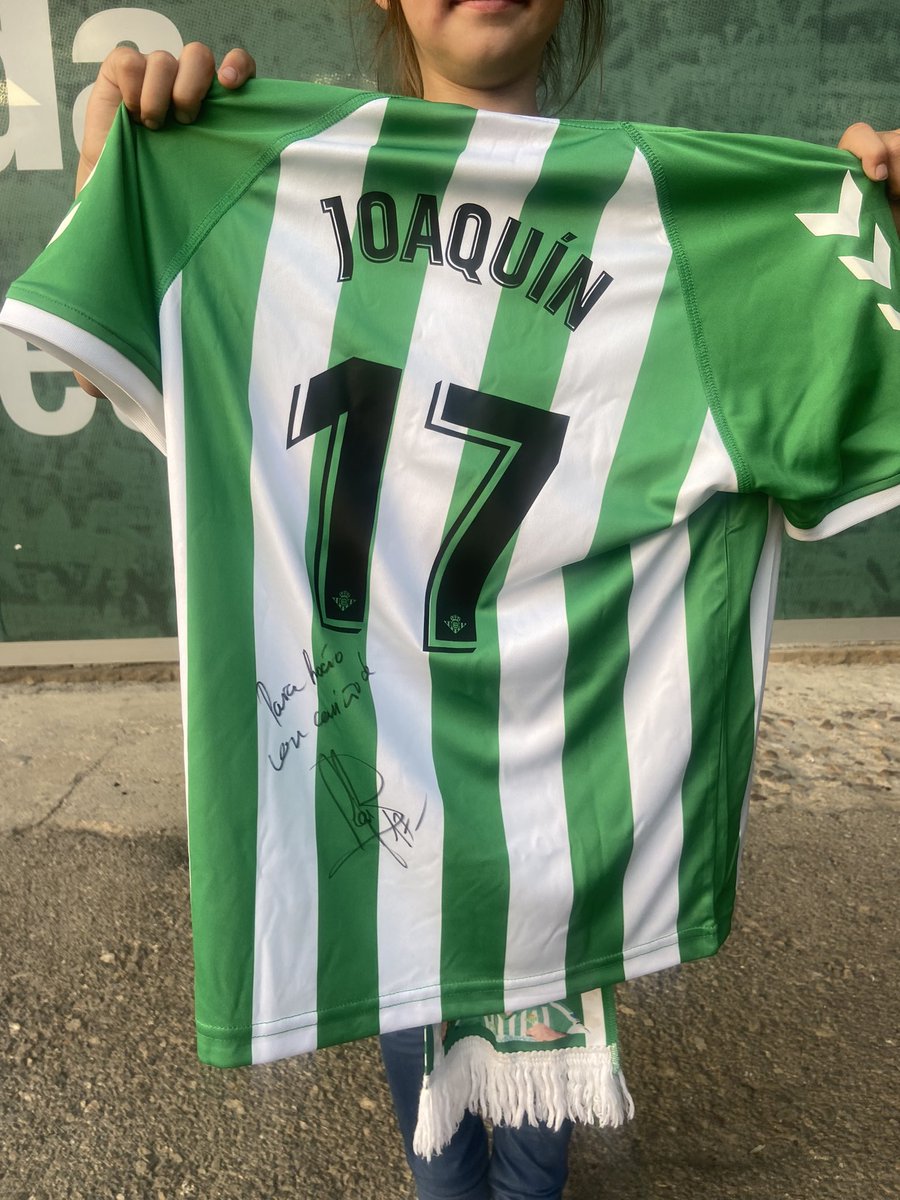 buensuu10's tweet photo. Muchas gracias a todos por hacer el sueño de mi sobrina realidad 💚
@RealBetis @joaquinarte @ozgurunay https://t.co/QPay3fe7DK