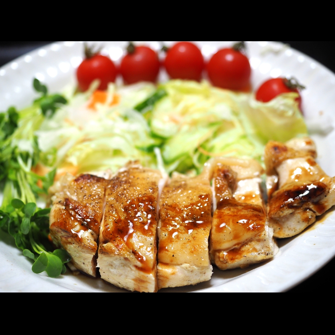 ＜たぬき食堂＞ 「鶏のパリパリ焼」と「鶏と野菜の酢の物」