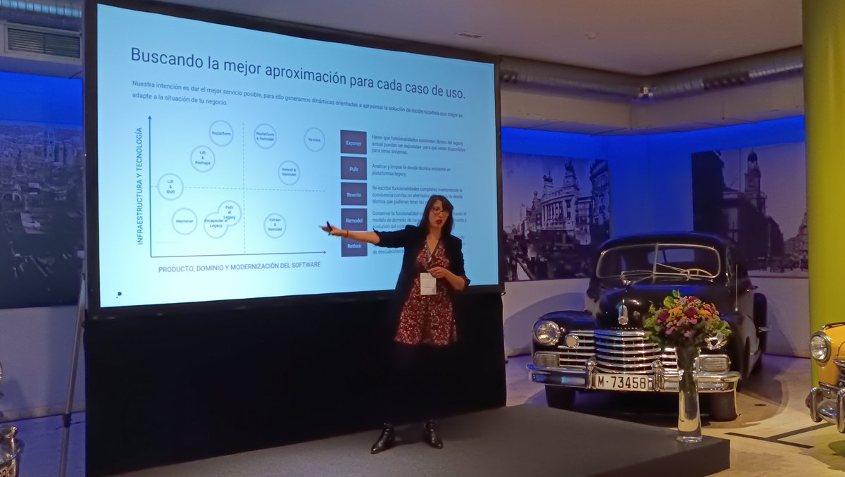 paradigmate's tweet photo. Arranca nuestro #TechBrunch sobre #modernización. Nuestra compañera Noelia Martín nos cuenta la visión que tenemos desde Paradigma a la hora de arrancar un proyecto de modernización y cuáles son los puntos claves del proceso. https://t.co/TcteCZOLtR