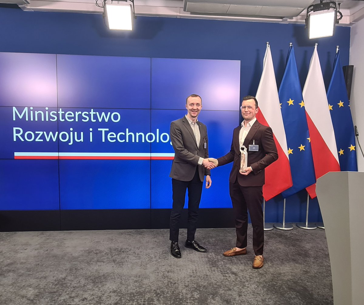 KGPiAK's tweet photo. Nagrody Ministra w dziedzinie geoinformacji wręczone! Nagrodę @MRiTGOVPL  w kategorii prace mgr otrzymał mgr inż. Wojciech Krok, absolwent kierunku gospodarka przestrzenna @UR_Krakow . Promotorem jest dr inż. Tomasz Noszczyk, prof. URK z @KGPiAK 👏📢https://t.co/a2Tg6wD4DZ https://t.co/ZDh3Sa689H